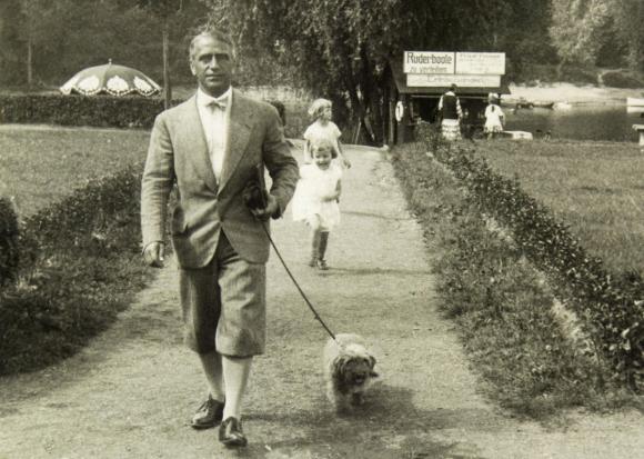 Carlo Mense mit Hund, 1928